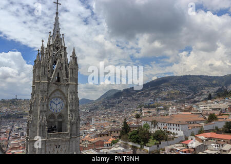 Basilica del Voto Nacional edificio neo-gotico in Quito Ecuador Foto Stock