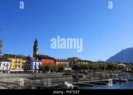 Borgo di Ascona con la spianata del lago maggiore, Svizzera Foto Stock