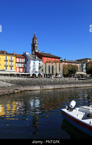 Esplanade del bellissimo borgo di Ascona, Svizzera Foto Stock