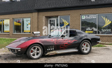 ROYAL OAK, MI/USA - Agosto 17, 2018: UN 1968 Chevrolet Corvette alla Woodward crociera da sogno, il più grande del mondo un giorno di evento automobilistico. Foto Stock