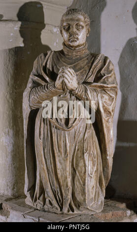 ESTATUA ORANTE DE JUAN MARTINEZ SOBRINO DEL CARDENAL SILICEO 'EL SANTO DE PIEDRA' - siglo XVI - RENACIMIENTO ESPAÑOL. Autore: VAZQUEZ Juan Bautista El Viejo. Posizione: Iglesia de Nuestra Señora de ARACELI. VILLAGARCIA DE LA TORRE. Badajoz. Spagna. Foto Stock