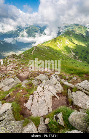 Vista mozzafiato da Kasprowy Wierch in estate, Polonia Foto Stock