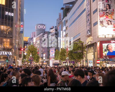Tokyo, Giappone. Settembre 8, 2018. Vista di Shibuya Crossing, uno dei più trafficati crosswalks nel mondo Foto Stock