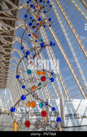 Il modello di DNA all'interno del museo della scienza nella Città delle Arti e delle Scienze di Valencia, Spagna Foto Stock