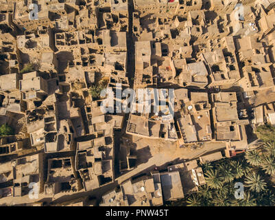 Città vecchia Al Hamra e data la sua piantagione in Oman Foto Stock