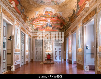 La Sala del Trono del Palazzo di Mafra ( Mosteiro Palacio Nacional de Mafra ), Mafra, Portogallo Foto Stock