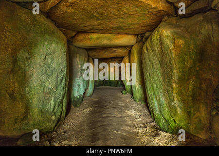 All'interno di un passaggio grave a Lejre in Danimarca Foto Stock