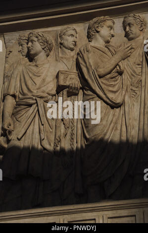 Arte romana. L'Italia. Ara Pacis Augustae. Processionale fregio. Dettaglio. Sollievo. Originale lato nord. Datata xiii secolo A.C. Museo dell'Ara Pacis. Roma. L'Italia. Foto Stock