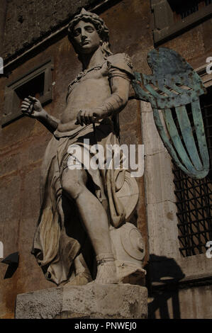 L'Italia. Roma. L'Arcangelo Michele. Statua di Raffaello da Montelupo (1504-1566). 1544. Castel Sant'Angelo. Foto Stock