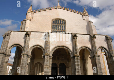 Il Portogallo. Evora. Chiesa di San Francesco o Cappella delle Ossa. In stile gotico con alcune influenze manuelina tra 1475-1550. Desing di Martim Lourenco. Foto Stock