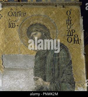 La Turchia. Di Istambul. Hagia Sofia. Mosaico bizantino icona di San Giovanni Battista. Xii secolo. Dettaglio della Deesis mosaico nella galleria del sud. Foto Stock