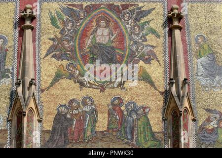 Repubblica ceca. Praga. Cattedrale di San Vito. Il Golden Gate. Il mosaico del Giudizio universale (1372), da Niccoletto Semitecolo, pittore italiano del primo Rinascimento. Il XIV secolo. Complesso del Castello. Foto Stock