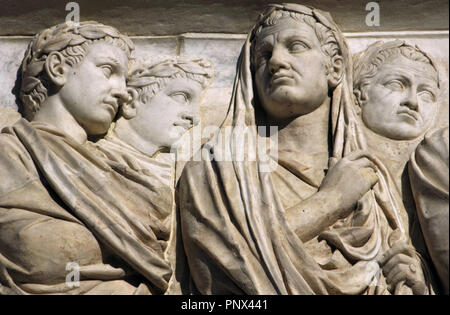 Arte romana. L'Italia. Ara Pacis Augustae. Processionale fregio. Dettaglio. Sollievo. Originale lato nord. Datata xiii secolo A.C. Museo dell'Ara Pacis. Roma. L'Italia. Foto Stock