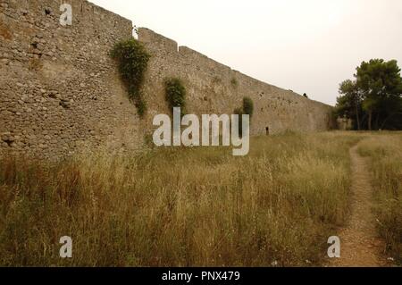 La Grecia. Peloponneso. Pilos. Fortezza di Niokastro. Iniziato essendo costruito dagli Ottomani nel 1573, poco dopo la loro sconfitta nella battaglia navale di Nafpactos (1571). Parete. Foto Stock