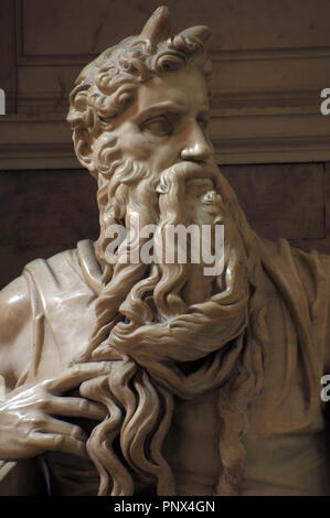 Mosè. 1513-1515. Statua di Michelangelo (Michelangelo Buonarroti (1475-1564). Il marmo. San Pietro in Vincoli. Roma. L'Italia. Foto Stock