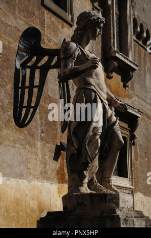 L'Italia. Roma. L'Arcangelo Michele. Statua di Raffaello da Montelupo (1504-1566). 1544. Castel Sant'Angelo. Foto Stock