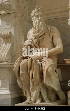 Mosè. La scultura in marmo di Michelangelo Buonarroti (1513-1515). La tomba di papa Giulio II. Chiesa di San Pietro in Vincoli. Roma. L'Italia. Foto Stock