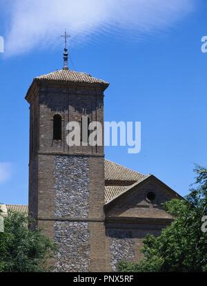 CASTILLA-LA MANCHA. A CONSUEGRA. Vista del Campanario de la Iglesia de San Juan Bautista (1567), en la que los Caballeros de la orden sanjuanista celebraron varios capítulos extraordinarios. Se encuentra en la plaza de San Juan. Provincia de Toledo. España. Foto Stock