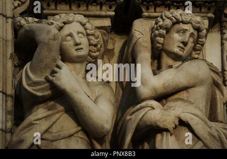 L'Italia. Milano. Cattedrale. Gotico. Il XIV secolo. Esterno. Scultura della facciata. Foto Stock