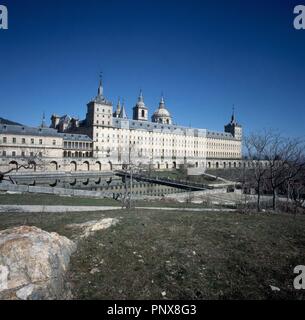 DETALLE DE LA FACHADA SUR DEL MONASTERIO DEL ESCORIAL - SIGLO XVI. Autore: HERRERA, JUAN DE. Posizione: MONASTERIO-esterno. SAN LORENZO del El Escorial. MADRID. Spagna. Foto Stock