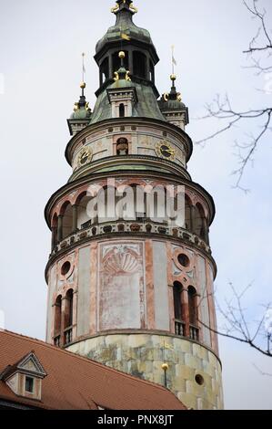 Repubblica ceca. Cesky Krumlov. Piccolo castello torre. 13-XVI secolo. Ricostruite al ventesimo secolo. Dettaglio. UNESCO - Sito Patrimonio dell'umanità. Foto Stock