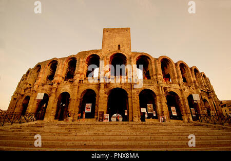 Il Colosseo, Arles, Francia meridionale Foto Stock