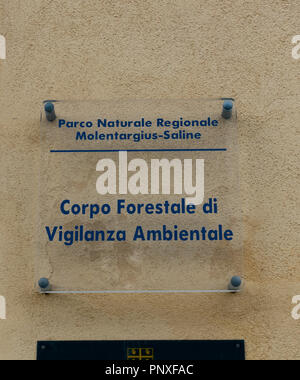 Sign on park administartion edificio. Parco Naturale Regionale Molentargius - Saline Foto Stock