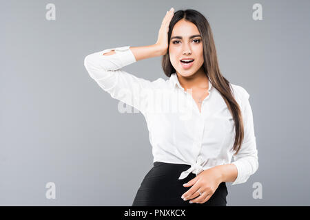 Young business donna improvvisamente ricordare qualcosa di importante Foto Stock