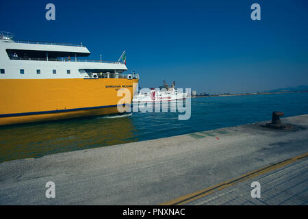 Traghetti Sardegna nel Piombino Porto, Toscana, Italia Foto Stock