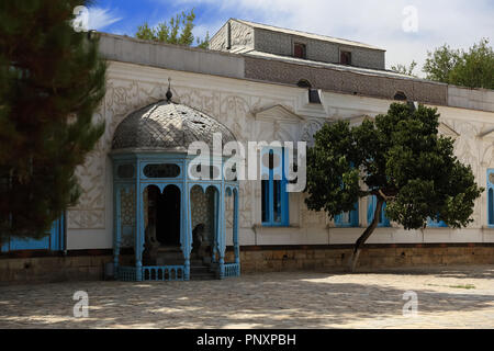 Bukhara, Uzbekistan - Agosto 28, 2016: Vista di Sitorai Mokhi Khosa Palace, la residenza di Amir dell antica Bukhara. Foto Stock