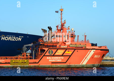 Nave soccorso Miguel de Cervantes nel dock a Las Palmas de Gran Canaria Foto Stock