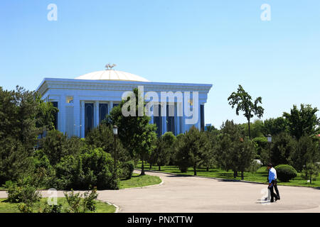 Tashkent, Uzbekistan - 12 Maggio 2017: Vista del Palazzo del Forum Internazionale di Uzbekistan da Ippolito Fleitz Group. Foto Stock