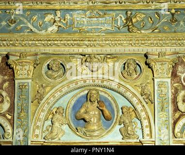 Spagna Galizia, provincia di La Coruña-a Santiago de Compostela. La Cattedrale. Cappella del Salvatore o cappella della Francia. Plateresque pala d altare in marmo policromo, donata dall'arcivescovo di Compostela Alonso III de Fonseca. Il lavoro dell'artista Juan de Alava (1480-1537), 1532. Modo di San Giacomo. Foto Stock