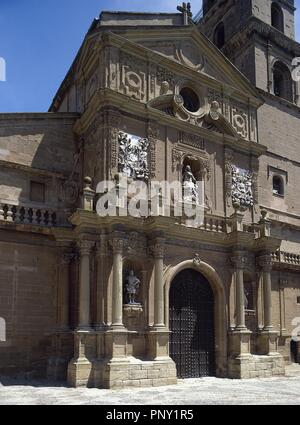 Spagna. La Rioja. Calahorra. Cattedrale. La costruzione iniziò nel XV secolo ma è continuato fino al XVII secolo. Facciata barocca, 1680-1704 da Santiago e Juan Raon. Foto Stock