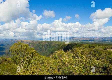 Blyde River Canyon panorama da "dio" finestra viewpoint. Mpumalanga regione paesaggio, Sud Africa Foto Stock