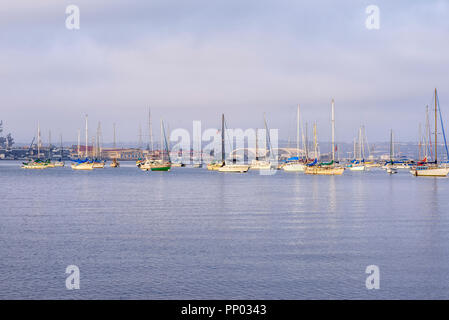 San Diego, California, Stati Uniti d'America. Barche ormeggiate nel porto di San Diego. Foto Stock