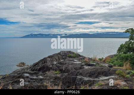 Le formazioni rocciose contro un cielo blu a Kande Beach, il Lago Malawi Malawi Foto Stock