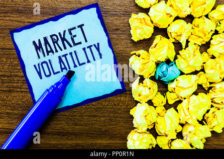 La scrittura della nota mostra la volatilità del mercato. Business photo presentazione di titoli sottostanti i prezzi fluttuano sullo stato di stabilità. Foto Stock