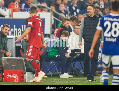 Gelsenkirchen (Germania). 22 settembre 2018. Franck Ribery, FCB 7 arrabbiato, Head Coach Niko Kovac (FCB) modificare, sostituzione, FC Schalke 04 - FC Bayern Munich - DFL REGOLAMENTI VIETANO QUALSIASI USO DI FOTOGRAFIE come sequenze di immagini e/o quasi-VIDEO - 1.della Lega calcio tedesca , Gelsenkirchen, Settembre 22, 2018, STAGIONE 2018/2019, giornata 4 © Peter Schatz / Alamy Live News Foto Stock