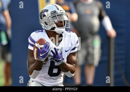 Morgantown, West Virginia, USA. Il 22 settembre, 2018. Kansas State Wildcats defensive back DUCA SHELLEY (8) assume un calcio di inizio durante il grande 12 del gioco del calcio giocato al campo alpinista a Morgantown WV. WVU beat Kansas State 35-6. Credito: Ken Inness/ZUMA filo/Alamy Live News Foto Stock