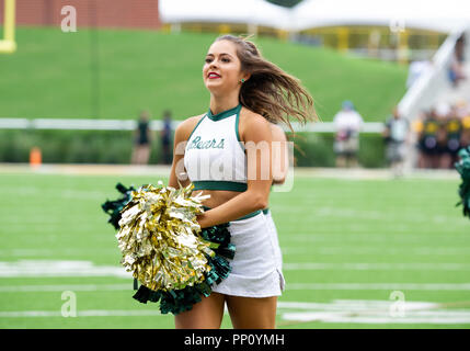 Waco, Texas, Stati Uniti d'America. Il 22 settembre, 2018. Baylor Bears cheerleader prima durante il NCAA Football gioco tra il Kansas Jayhawks e il Baylor porta a McLane Stadium di Waco, Texas. Matthew Lynch/CSM/Alamy Live News Credito: Cal Sport Media/Alamy Live News Foto Stock