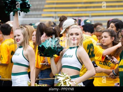 Waco, Texas, Stati Uniti d'America. Il 22 settembre, 2018. Baylor Bears cheerleader prima durante il NCAA Football gioco tra il Kansas Jayhawks e il Baylor porta a McLane Stadium di Waco, Texas. Matthew Lynch/CSM/Alamy Live News Credito: Cal Sport Media/Alamy Live News Foto Stock