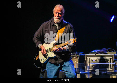 Durham, North Carolina, Stati Uniti d'America. 6 dicembre, 2017. Music Artista JIMMY ARINGA esegue in Durham, North Carolina come parte del suo Tour 2017-18. Credito: Andy Martin Jr./ZUMA filo/Alamy Live News Foto Stock