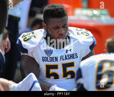 Oxford, MS, STATI UNITI D'AMERICA. Il 22 settembre, 2018. Kent State OL, Julian Sams (55), sull'emarginare, durante il NCAA di gioco a Vaught- Hemingway Stadium di Oxford, MS. Ole' perdere sconfitto Kent State, 38-17. Kevin Langley/CSM/Alamy Live News Credito: Cal Sport Media/Alamy Live News Foto Stock