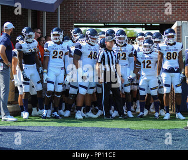 Oxford, MS, STATI UNITI D'AMERICA. Il 22 settembre, 2018. Ingresso del Kent e membro della squadra di calcio, prima di NCAA di gioco a Vaught- Hemingway Stadium di Oxford, MS. Ole' perdere sconfitto Kent State, 38-17. Kevin Langley/CSM/Alamy Live News Credito: Cal Sport Media/Alamy Live News Foto Stock