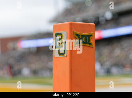 Waco, Texas, Stati Uniti d'America. Il 22 settembre, 2018. Baylor porta obiettivo marcatore di linea durante la seconda metà del NCAA Football gioco tra il Kansas Jayhawks e il Baylor porta a McLane Stadium di Waco, Texas. Matthew Lynch/CSM/Alamy Live News Credito: Cal Sport Media/Alamy Live News Foto Stock