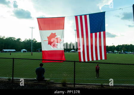 Morrisville, North Carolina, Stati Uniti d'America. Il 22 settembre, 2018. Sett. 22, 2018 - Morrisville N.C., STATI UNITI D'AMERICA - International Cricket azione durante il mondo ICC T20 America's ''A'' il qualificatore partita di cricket tra gli Stati Uniti e il Canada. Entrambe le squadre hanno giocato a una cravatta 140/8 con il Canada vincendo il Super oltre per la vittoria assoluta. Oltre a Stati Uniti e Canada, il mondo ICC T20 America's ''A'' il qualificatore dispone anche di Belize e da Panama in sei giorni di torneo che termina sett. 26. Credito: Timothy L. Hale/ZUMA filo/Alamy Live News Foto Stock