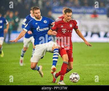 Gelsenkirchen (Germania). 22 settembre 2018. Leon GORETZKA, FCB 18 competere per la palla, affrontando, duello, testata contro Matija NASTASIC , S04 5 FC Schalke 04 - FC Bayern Munich - DFL REGOLAMENTI VIETANO QUALSIASI USO DI FOTOGRAFIE come sequenze di immagini e/o quasi-VIDEO - 1.della Lega calcio tedesca , Gelsenkirchen, Settembre 22, 2018, STAGIONE 2018/2019, giornata 4 © Peter Schatz / Alamy Live News Foto Stock