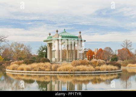 San Luigi Forest Park's Nathan Frank Bandstand in autunno. Foto Stock