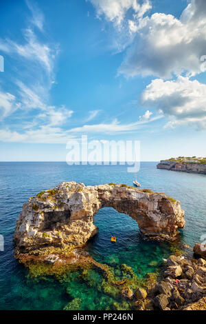 Arco Naturale Es Pontas, uno di Mallorca Attrazioni di alto livello, Spagna. Foto Stock